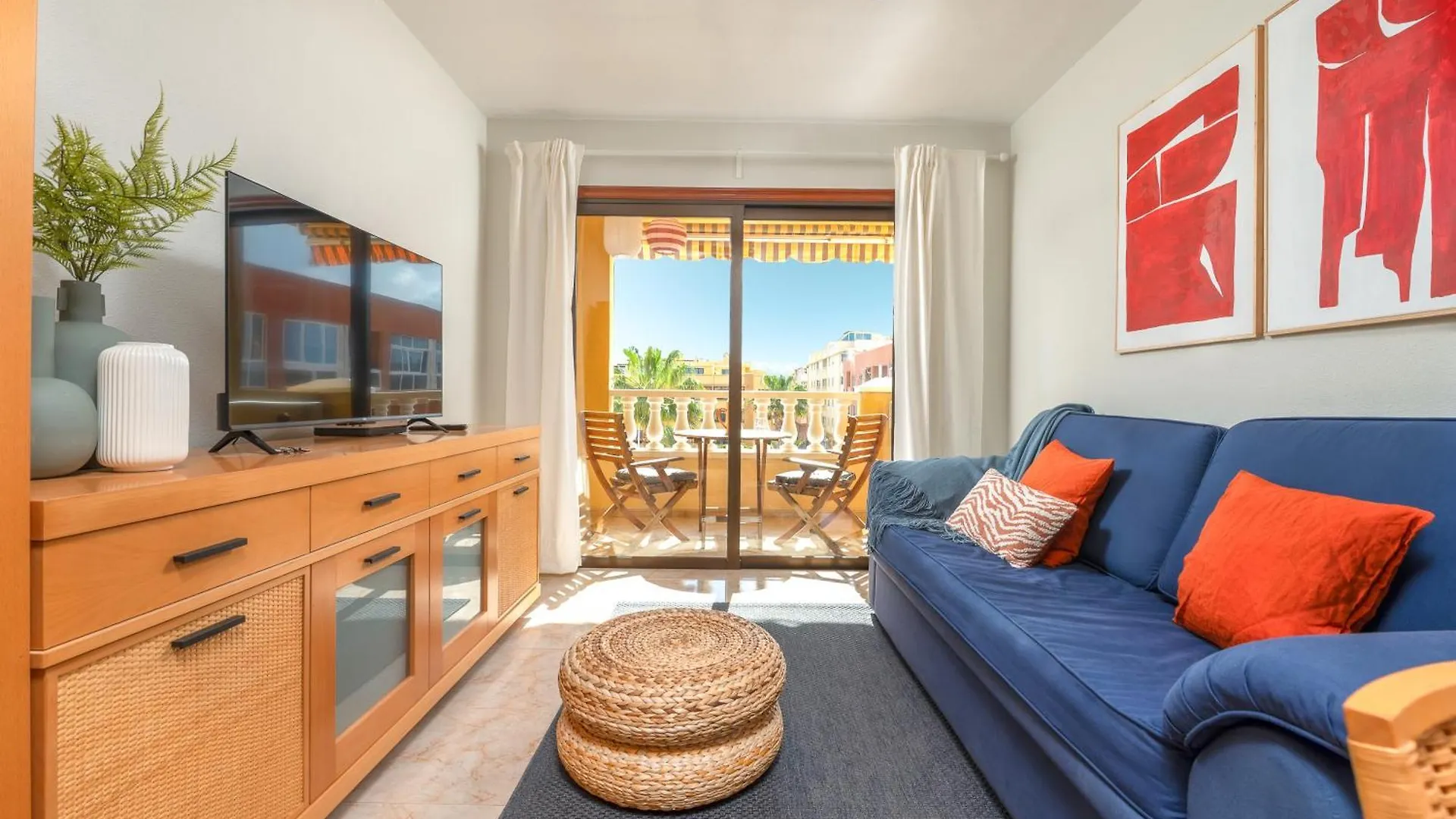 아파트 Las Olas - Coastal Escape With Charm & Comfort 엘메다노