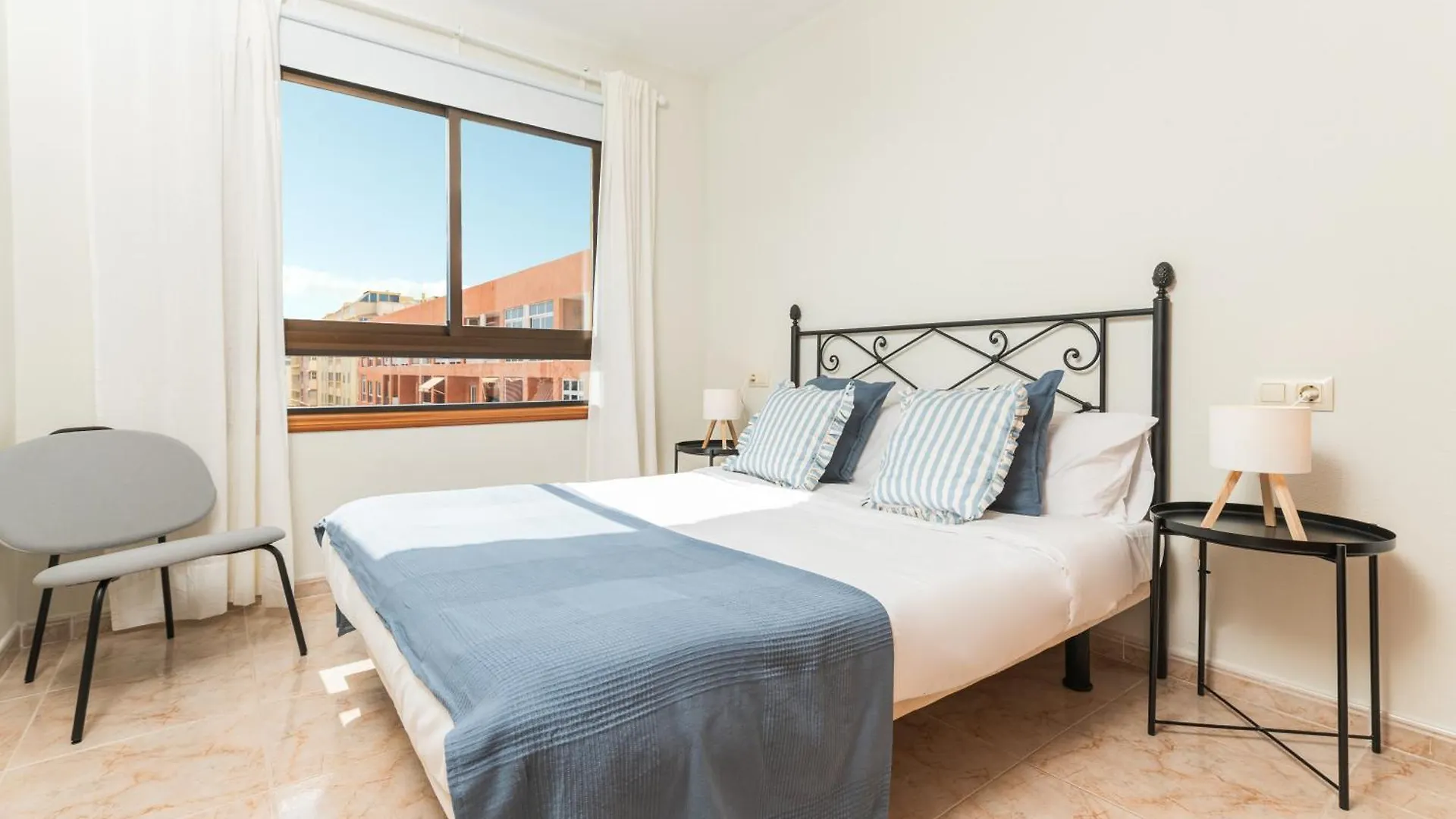Las Olas - Coastal Escape With Charm & Comfort 엘메다노