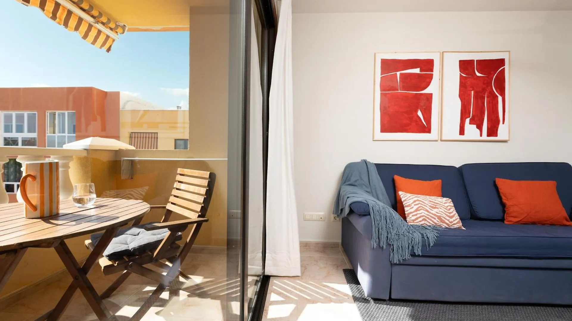 아파트 Las Olas - Coastal Escape With Charm & Comfort 엘메다노