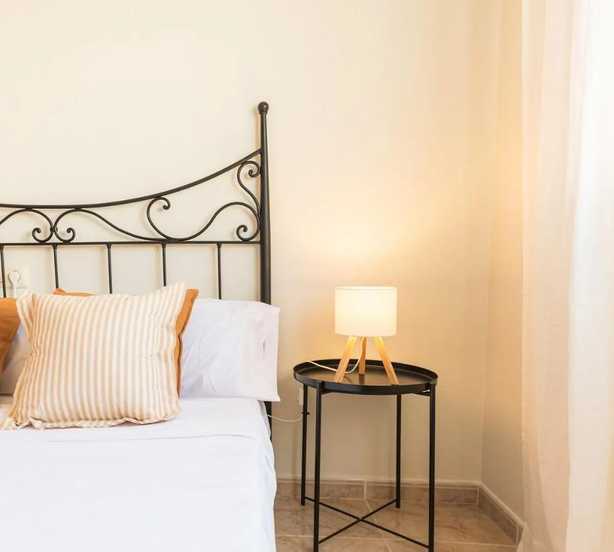 Las Olas - Coastal Escape With Charm & Comfort 엘메다노